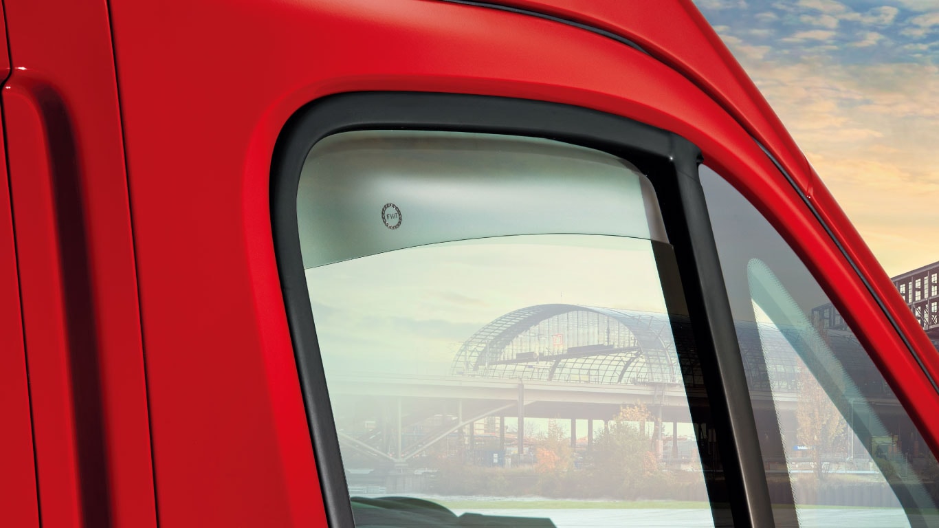 FIAT純正アクセサリーウィンドデフレクター