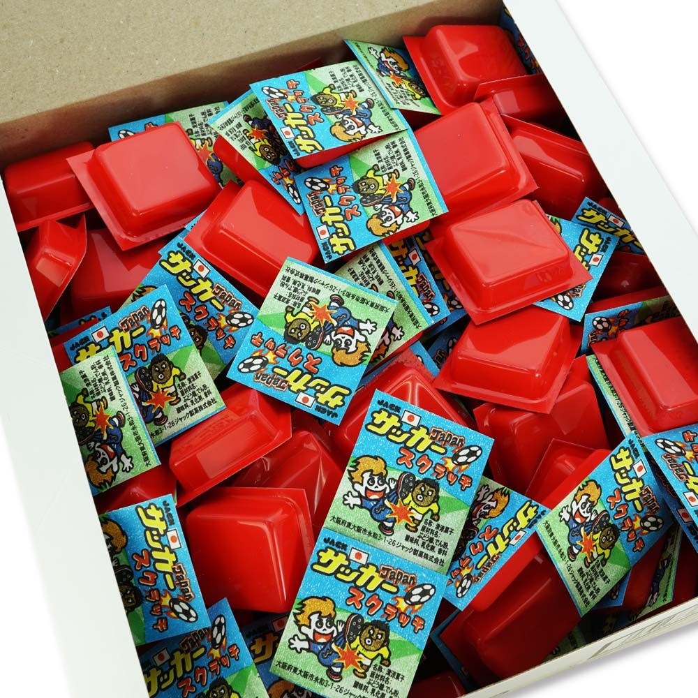 お菓子】『サッカースクラッチ 1箱1箱100個入』 ～金券当たり