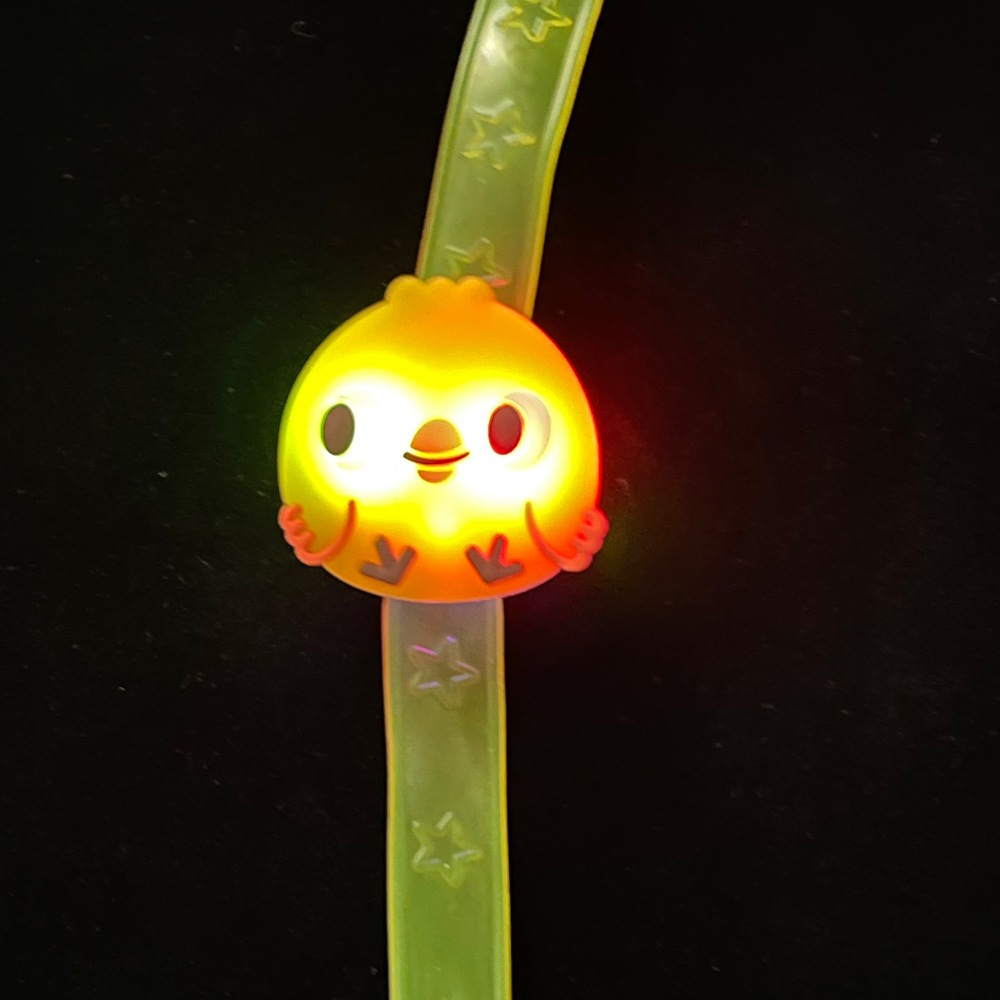 【光るおもちゃ】『ピカピカブレスレット　きょろりんズ』＜4種＞