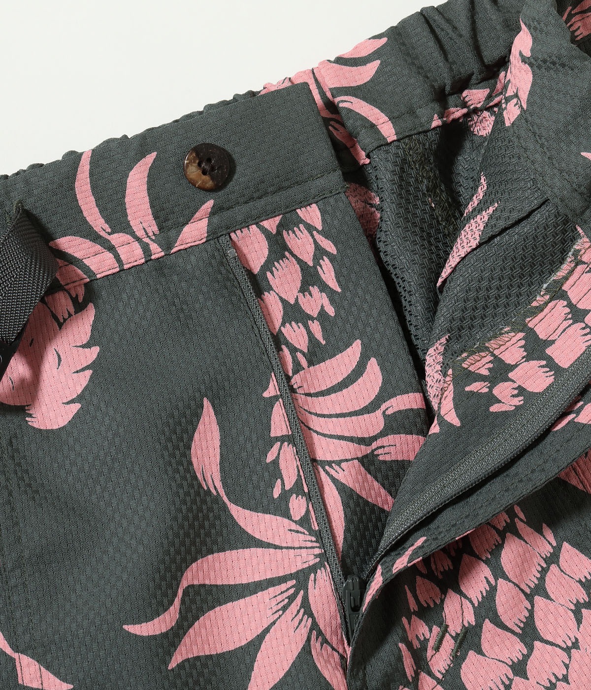Lot No. DK52654 / DUKE KAHANAMOKU COOLMAX��� HAWAIIAN SHORTS ��DUKE'S PINEAPPLE��