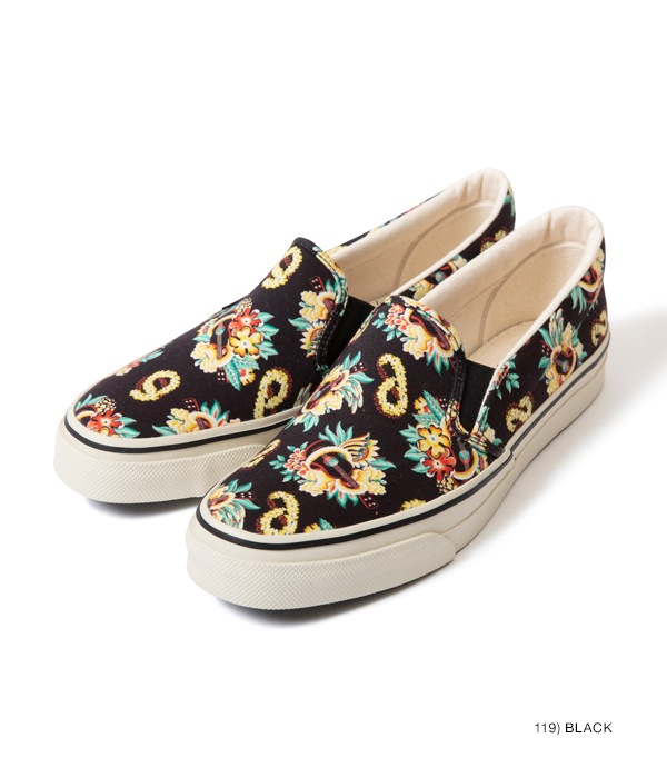 Lot No. SS02590 / SUN SURF “MACINTOSH UKULELE” SLIP-ON SHOES - SUN