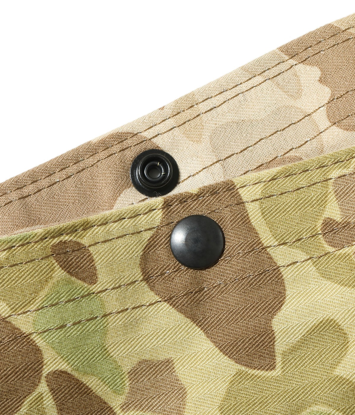 Lot No. BR02832 / HERRINGBONE TWILL, CAMOUFLAGE REVERSIBLE BAG SEABEES STENCIL