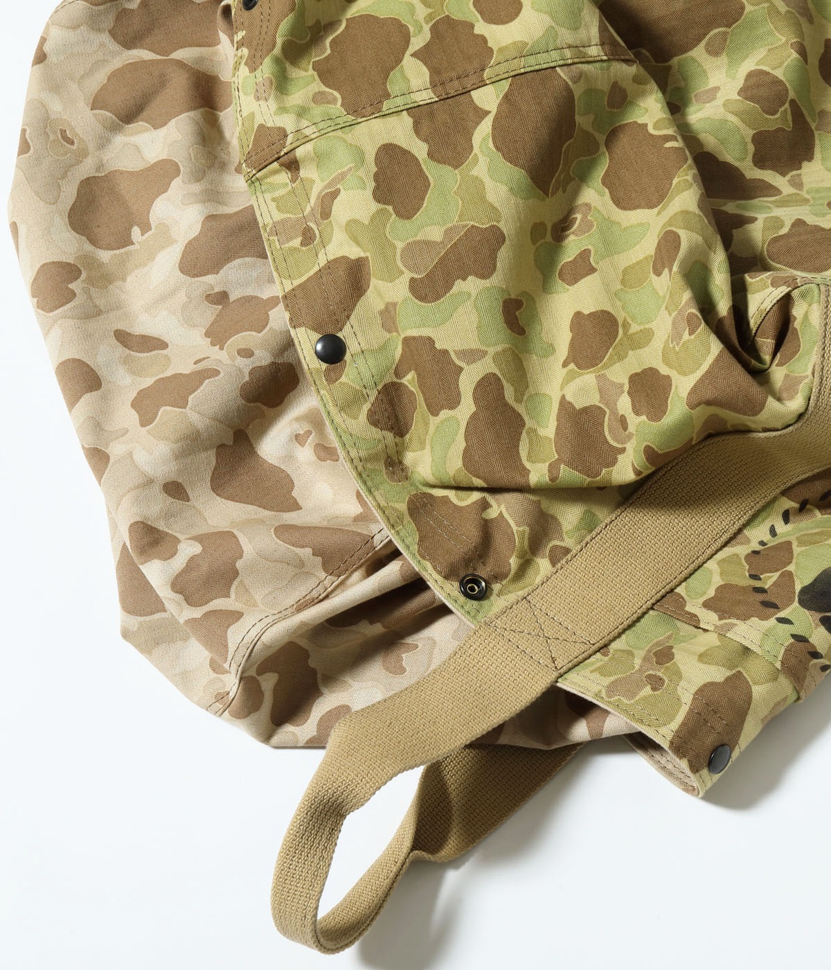 Lot No. BR02832 / HERRINGBONE TWILL, CAMOUFLAGE REVERSIBLE BAG SEABEES STENCIL