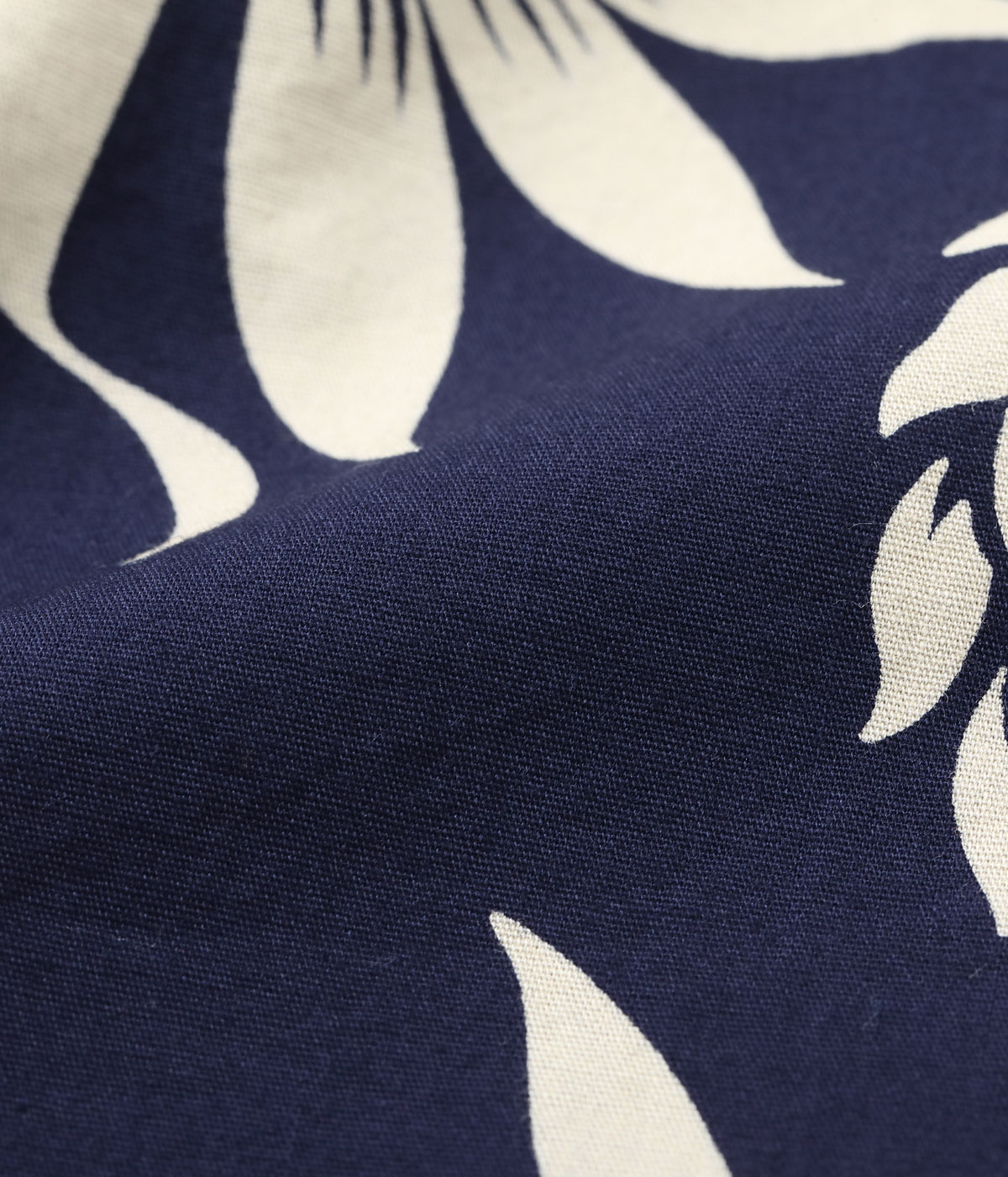 Lot No. DK37811 / DUKE KAHANAMOKU COTTON HAWAIIAN SHIRT DUKE'S PINEAPPLE