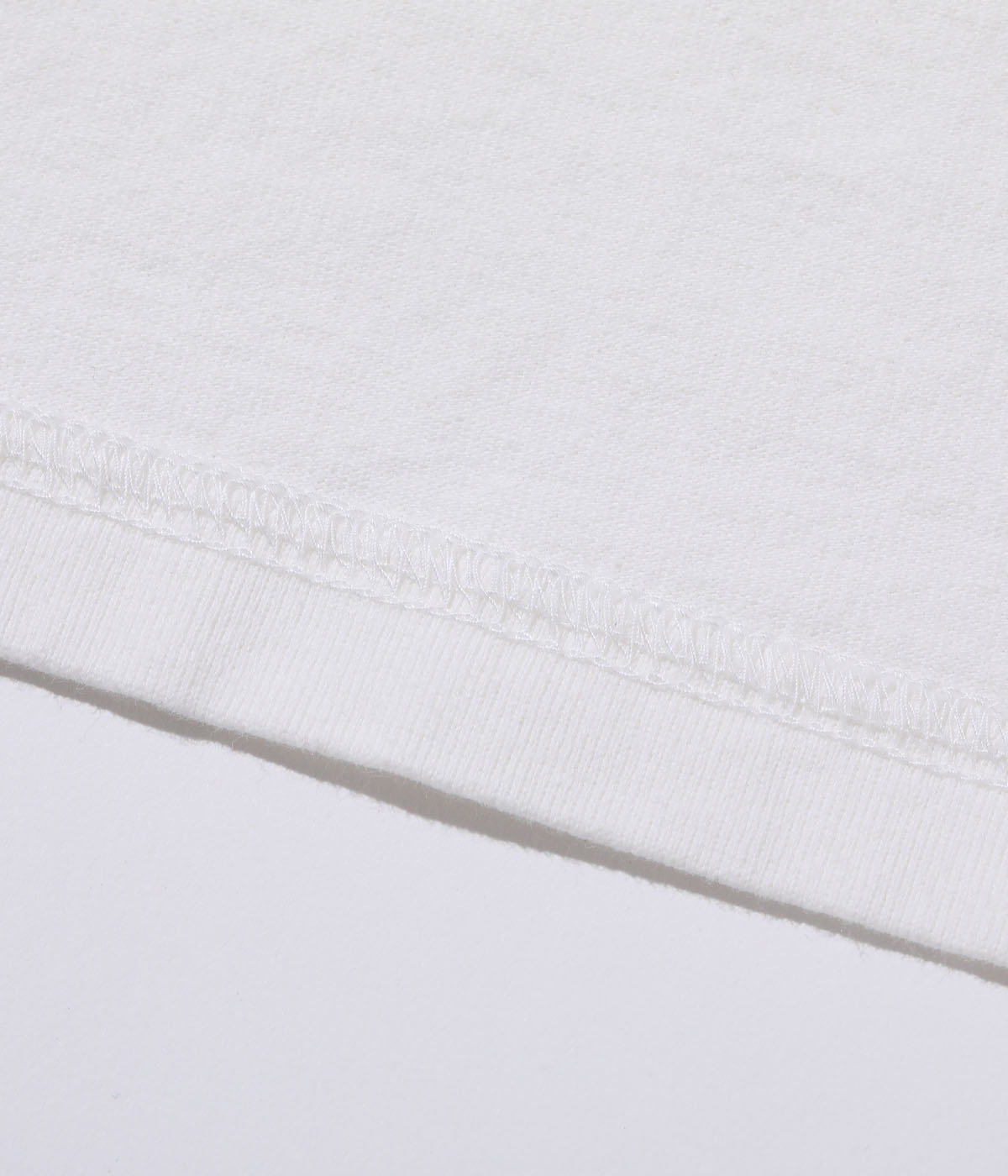 Lot No. TT79388 / SUKA T-SHIRT EMBROIDERED FLOATING DRAGON