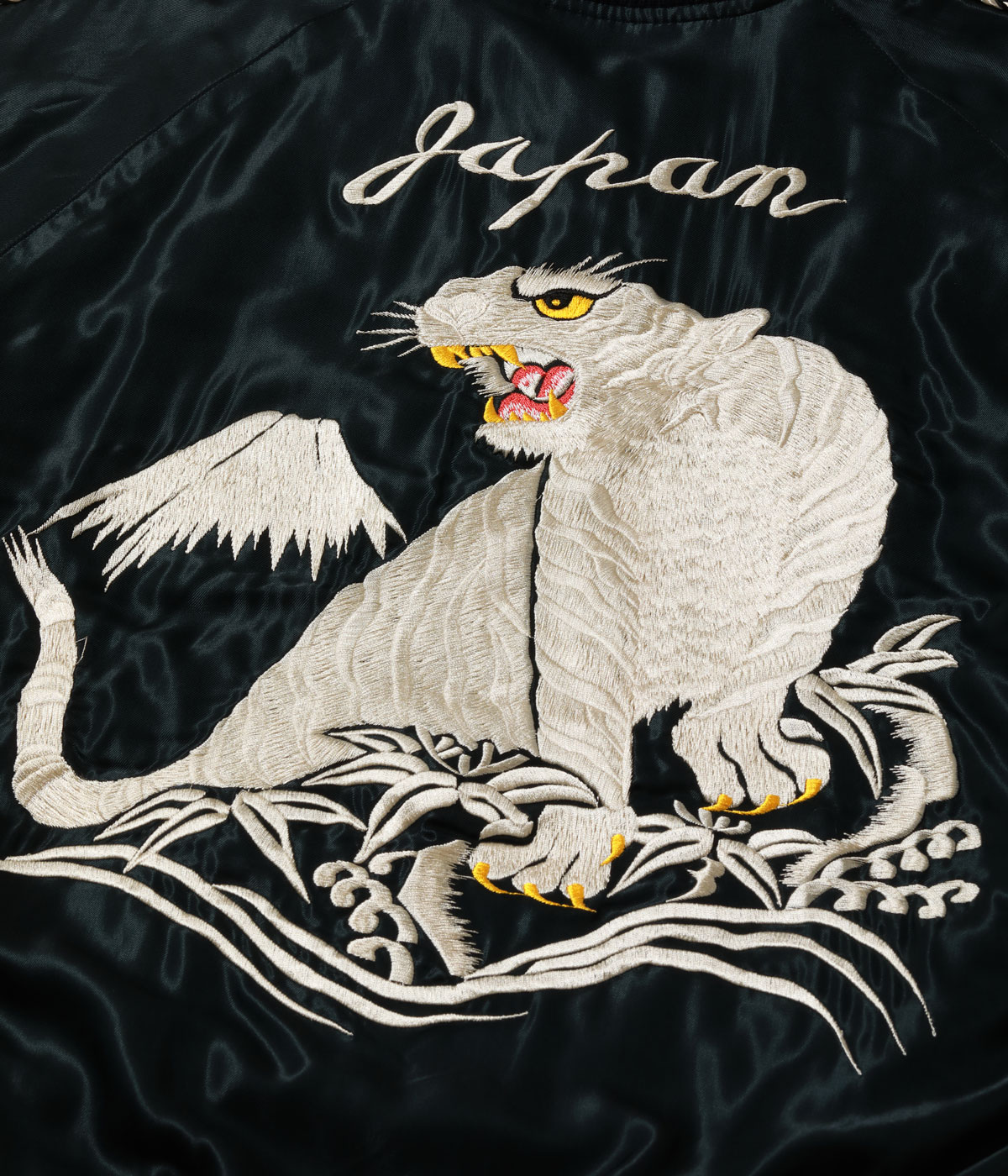 Lot No. TT15973-219 / Mid 1950s Style Acetate Quilted Souvenir Jacket ��WHITE TIGER�� �� ��DUELLING DRAGONS��