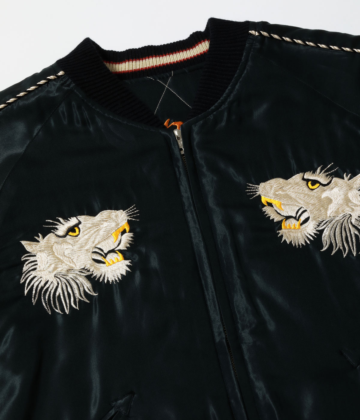 Lot No. TT15973-219 / Mid 1950s Style Acetate Quilted Souvenir Jacket ��WHITE TIGER�� �� ��DUELLING DRAGONS��