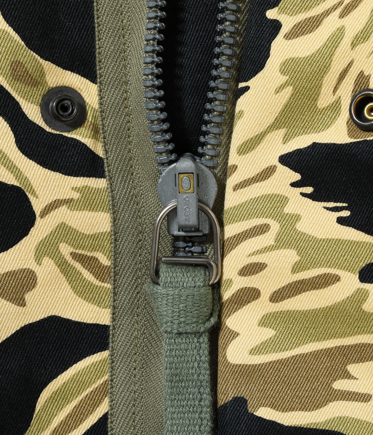 Lot No. BR15885 / JACKET, MAN'S FIELD, M-65 TIGER CAMOUFLAGE CIVILIAN MODEL