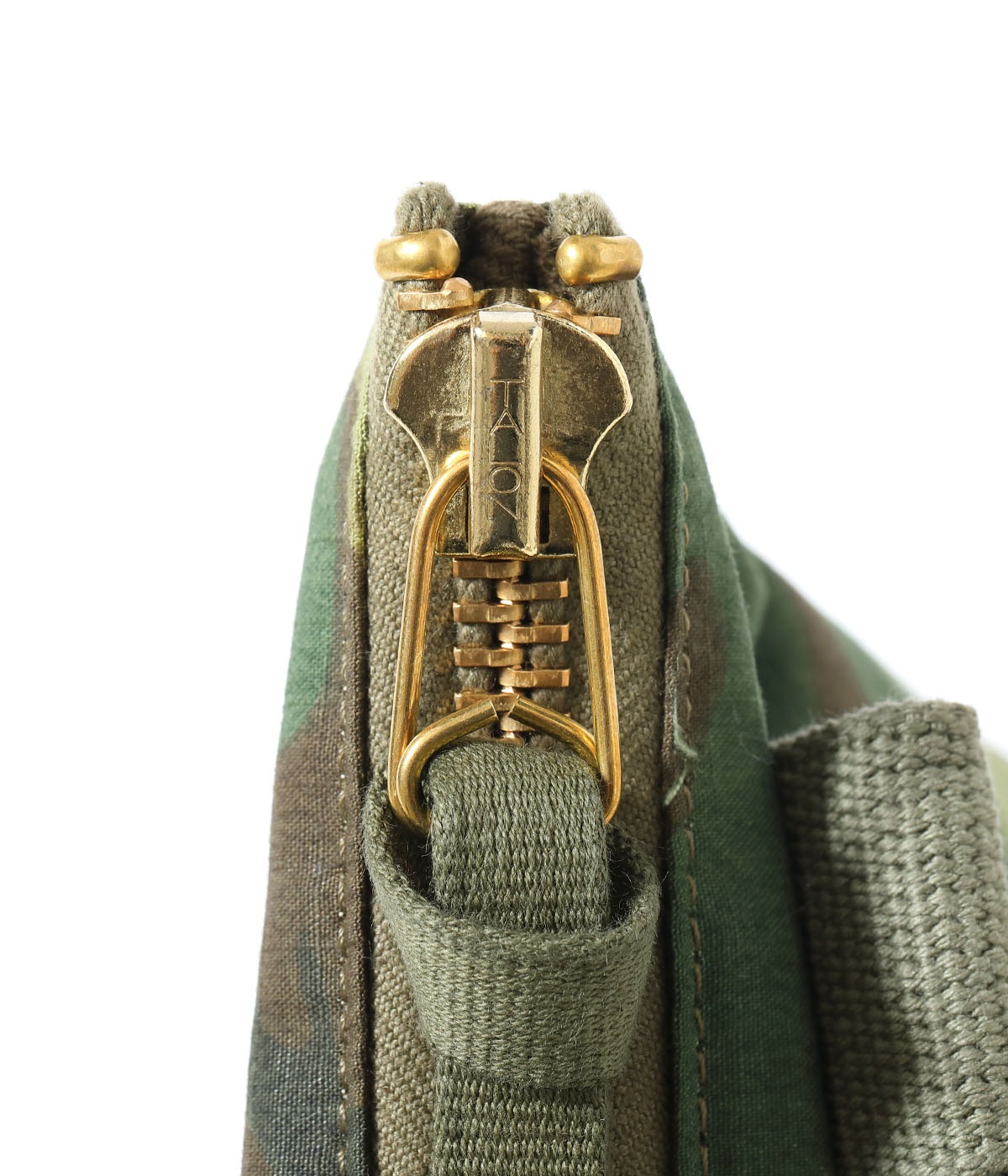 Lot No. BR02841 / ERDL CAMOUFLAGE HELMET BAG