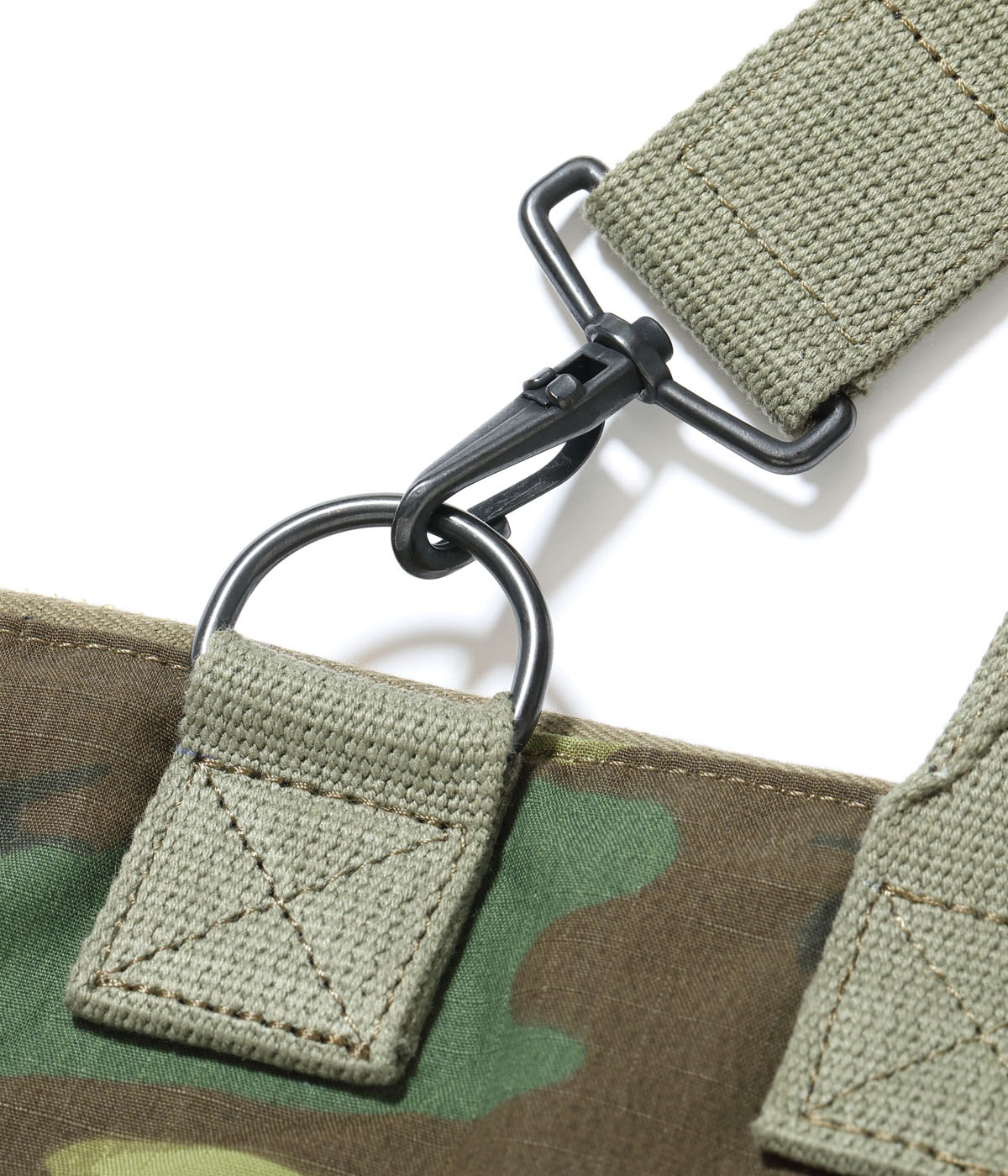 Lot No. BR02841 / ERDL CAMOUFLAGE HELMET BAG