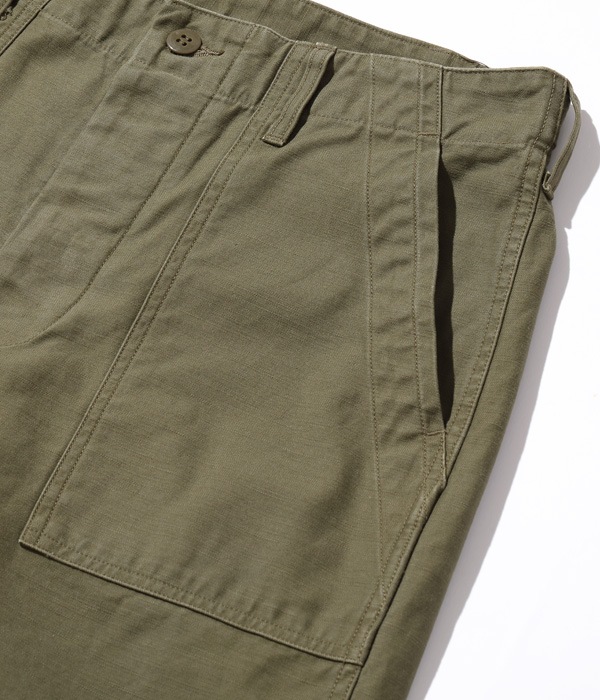 Lot No. BR51735 / TROUSERS, MEN'S, COTTON SATEEN OLIVE GREEN QM SHADE 107, TYPE , CLASS SHORTS