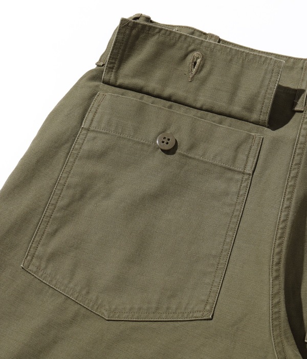 Lot No. BR51735 / TROUSERS, MEN'S, COTTON SATEEN OLIVE GREEN QM SHADE 107, TYPE , CLASS SHORTS