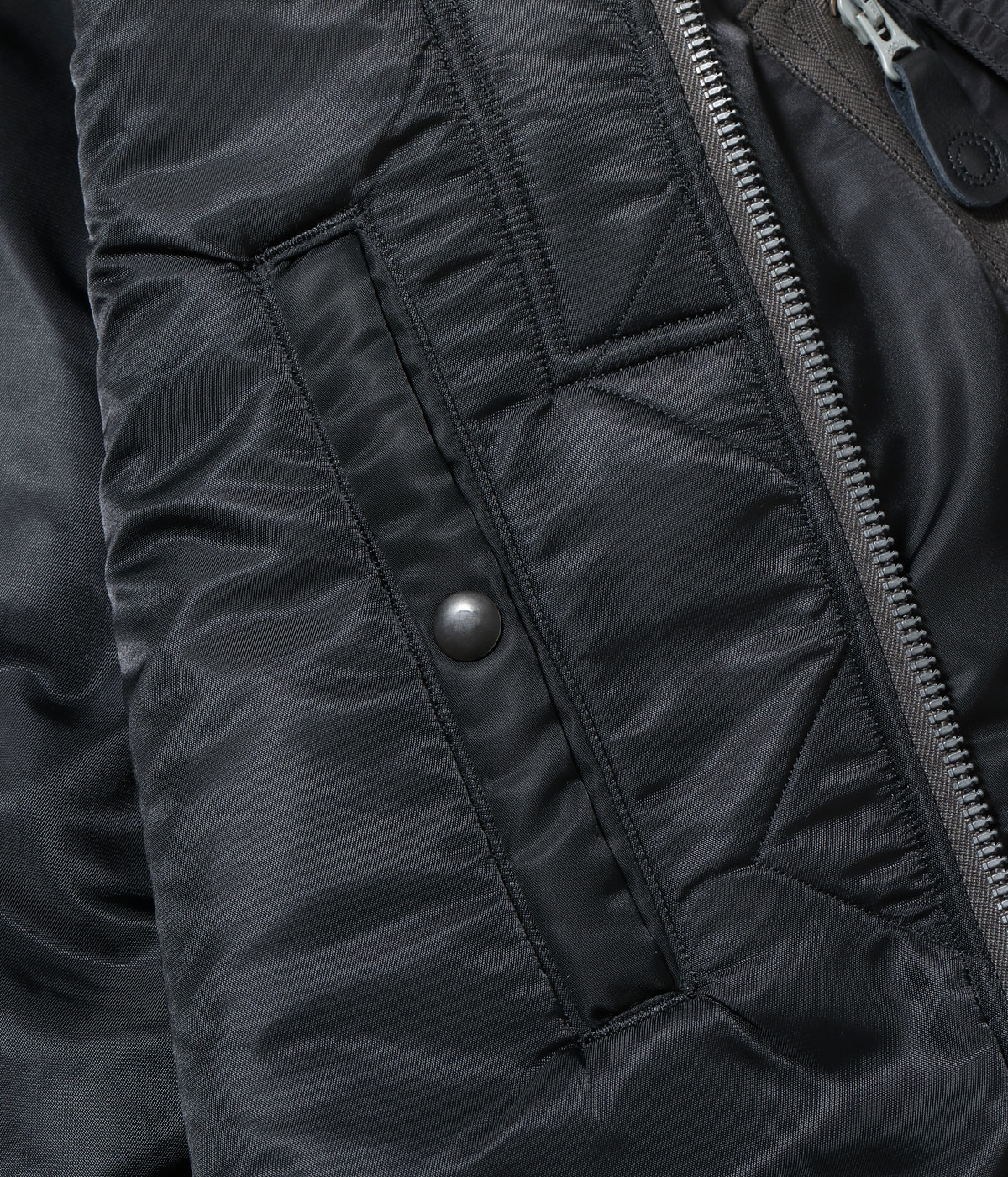 2025ǯ1029 / Lot No. BR15772 / WILLIAM GIBSON COLLECTION Type BLACK MA-1 LONG MODEL ALBERT TURNER & CO., INC. MODEL