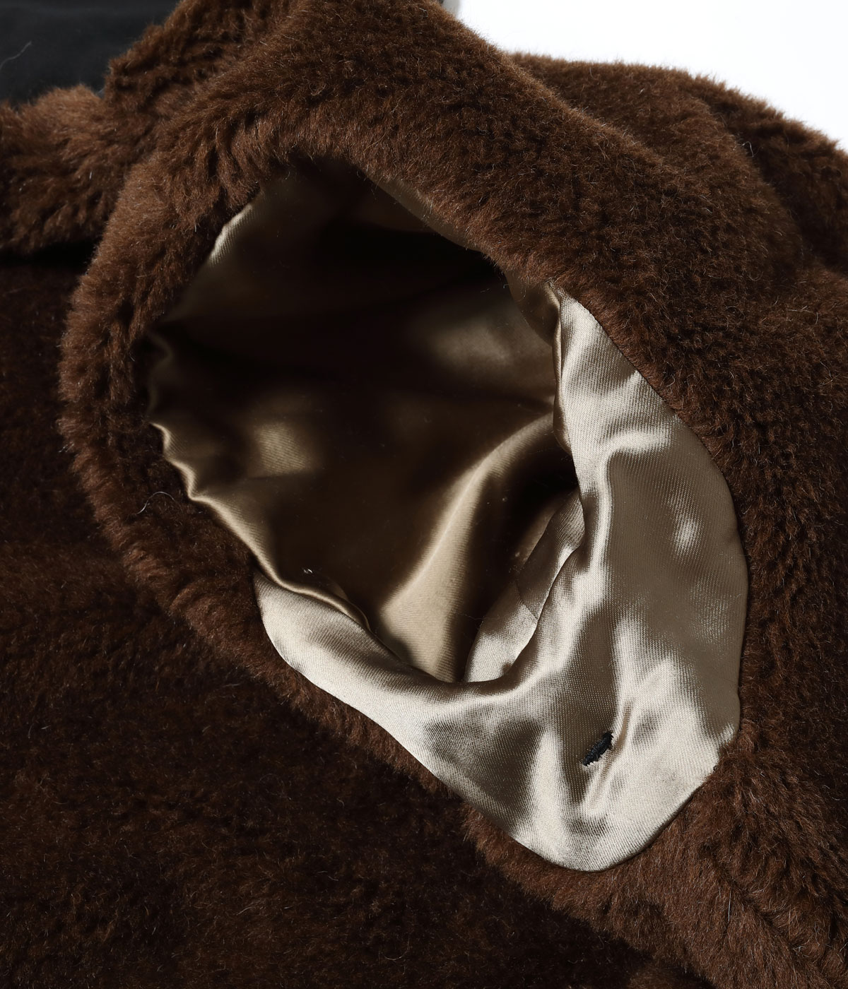 Lot No. BR15777 / WILLIAM GIBSON COLLECTION BLACK AL-1