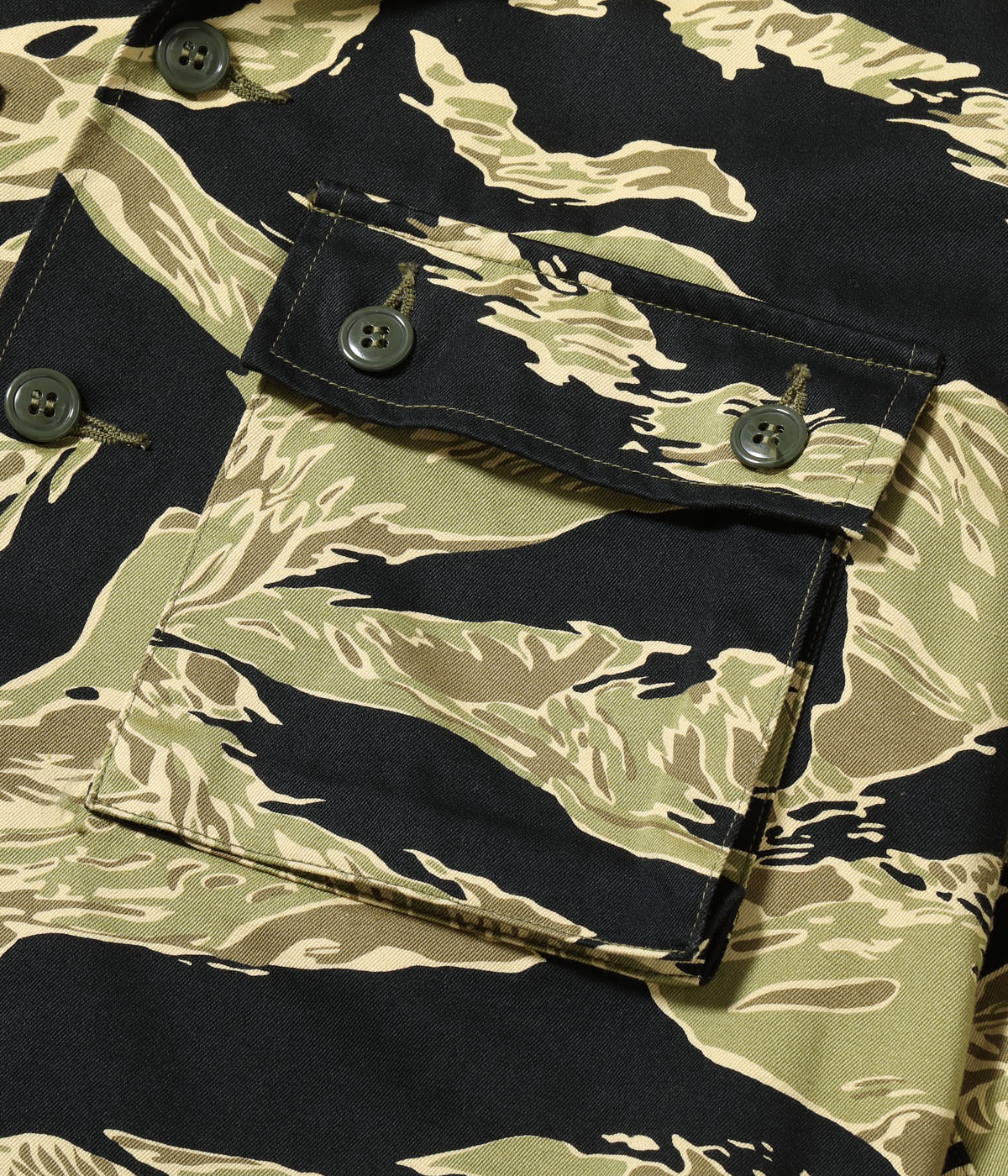 Lot No. BR15587 / GOLD TIGER PATTERN JACKET