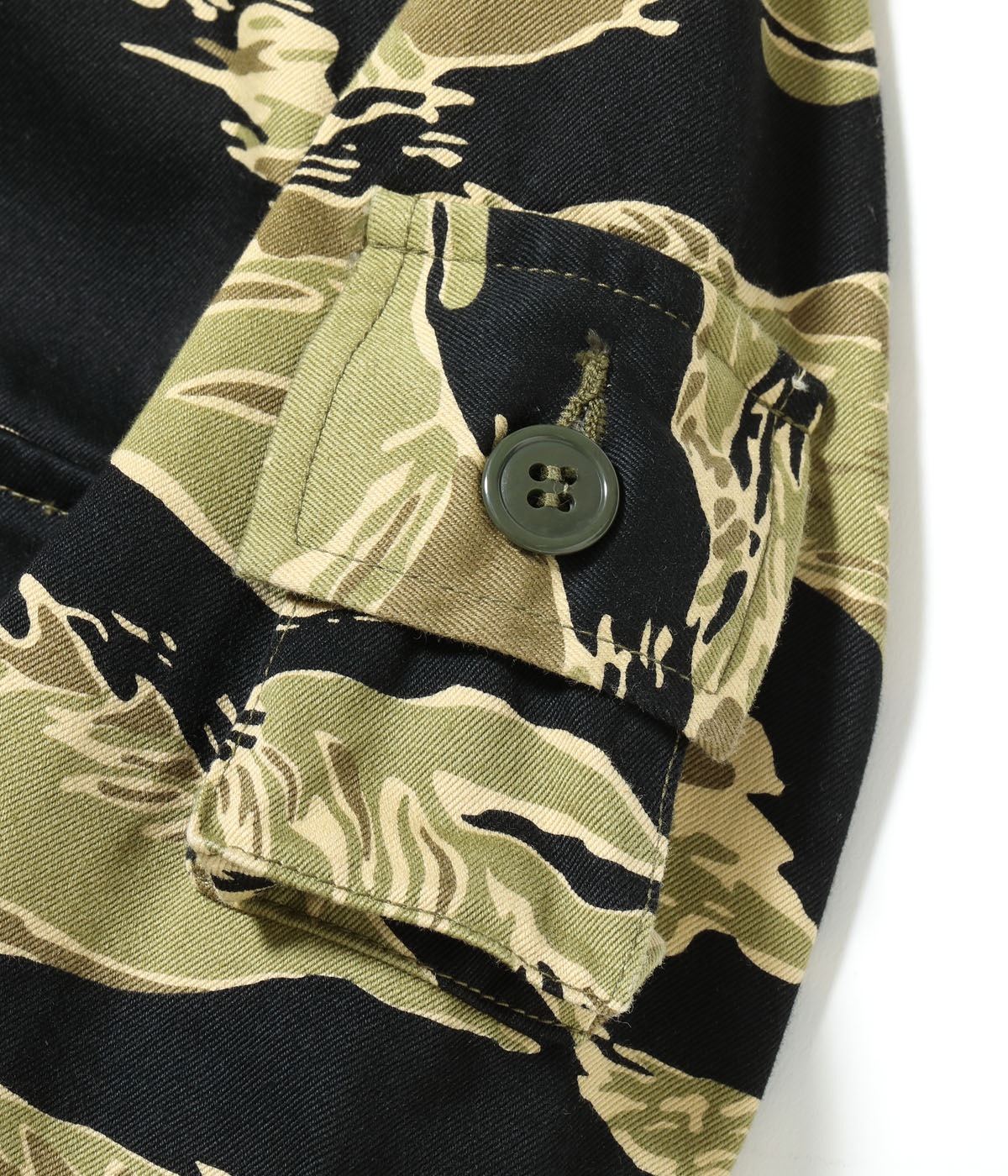 Lot No. BR15587 / GOLD TIGER PATTERN JACKET