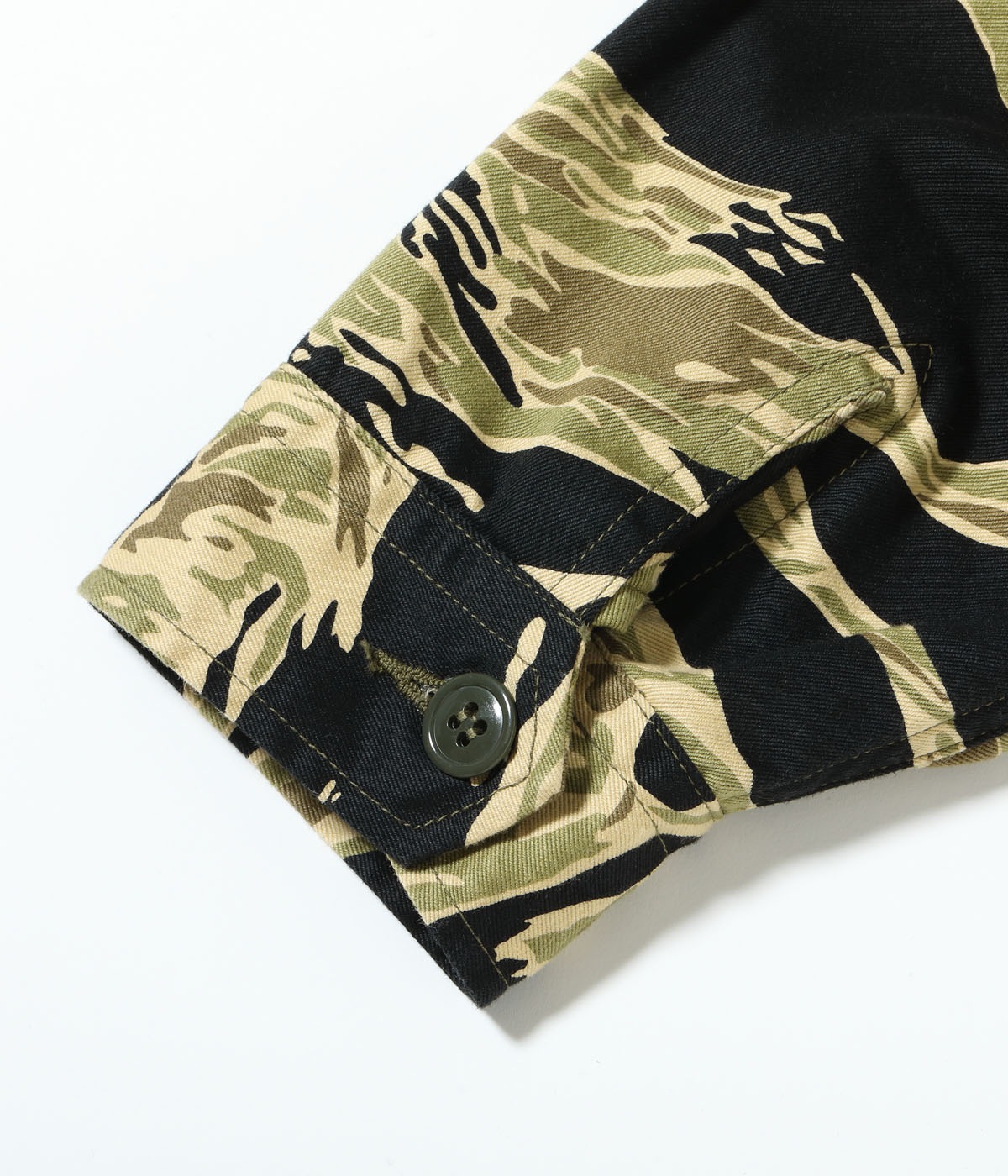 Lot No. BR15587 / GOLD TIGER PATTERN JACKET