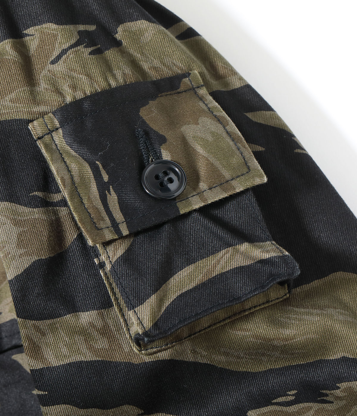 Lot No. BR15778 / WILLIAM GIBSON COLLECTION BLACK TIGER PATTERN JACKET OVER DYE