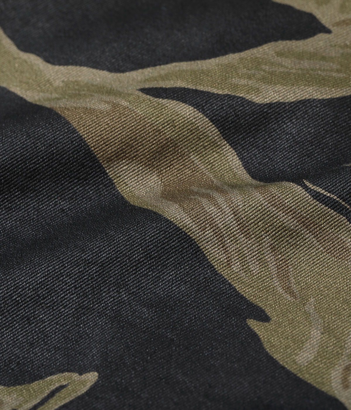 Lot No. BR15778 / WILLIAM GIBSON COLLECTION BLACK TIGER PATTERN JACKET OVER DYE