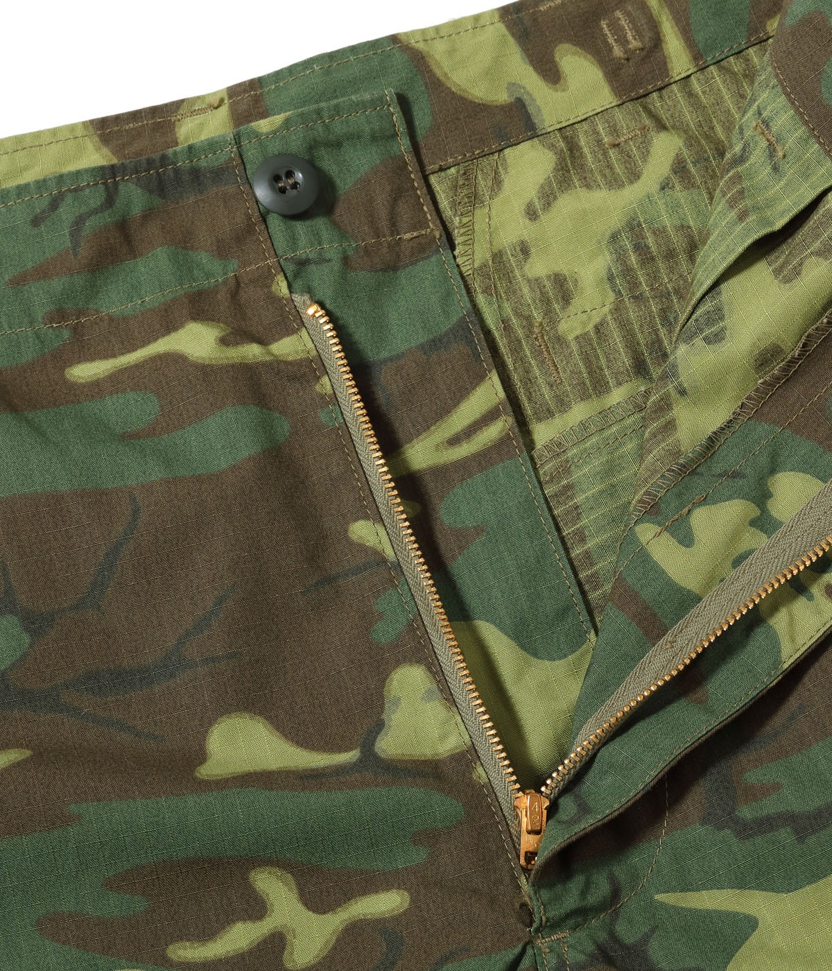 Lot No. BR52532 / TROUSERS, MAN'S, CAMOUFLAGE COTTON, WIND RESISTANT POPLIN, CLASS 2 SHORTS
