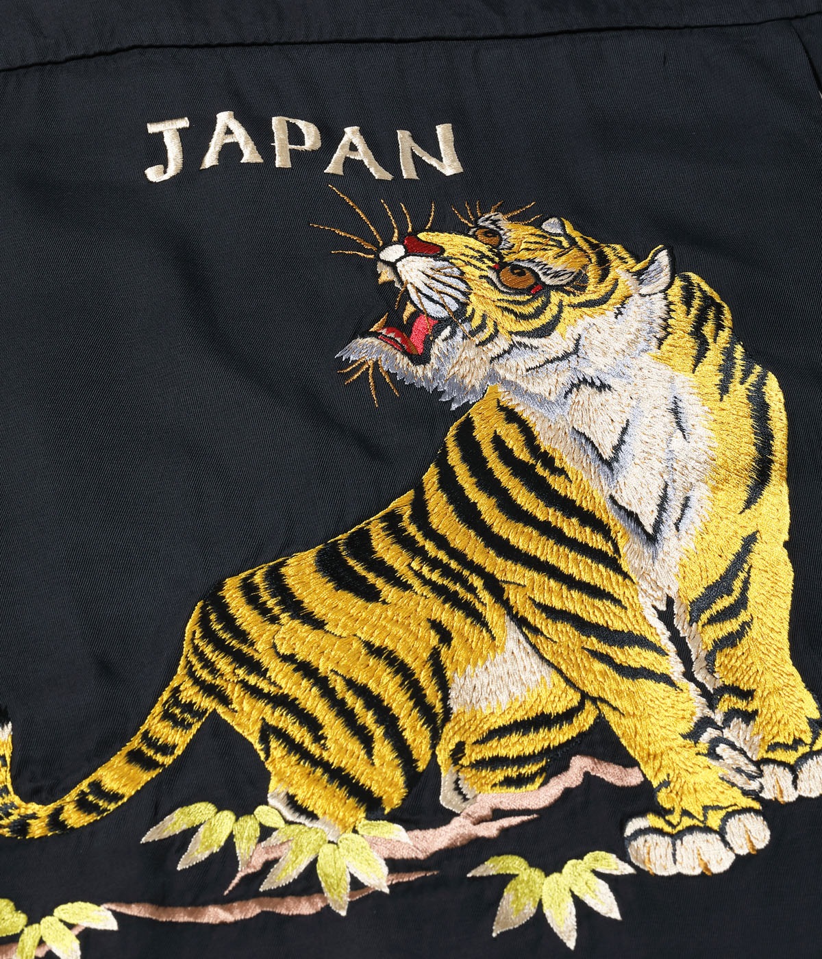 Lot No. TT39508 / SUKA SHIRT ROARING TIGER