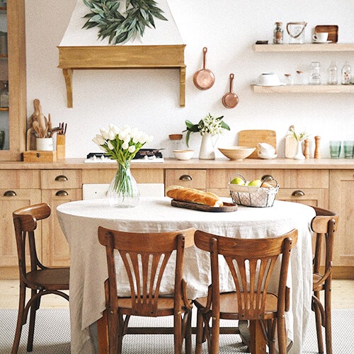 木製ダイニングテーブル