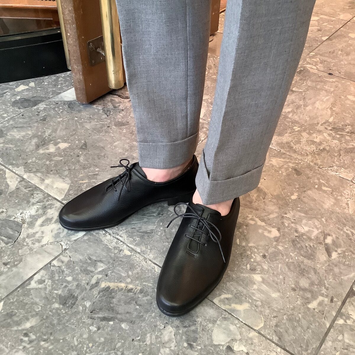 oriental プレーントゥブラックレザードレスシューズ