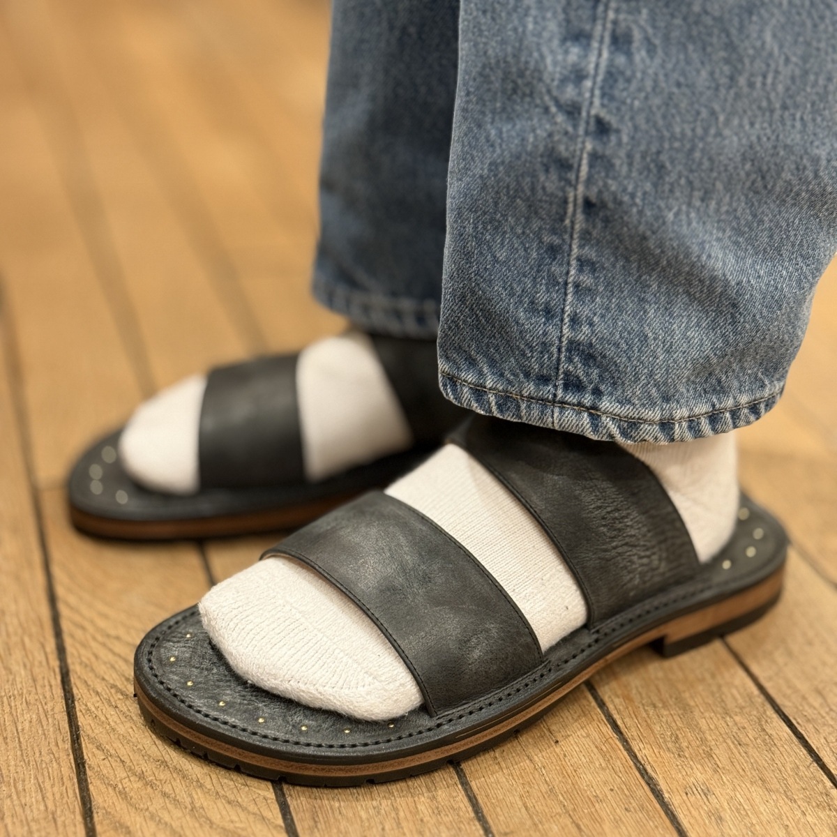 アリサンダー マニュファクチャーズ・スタンダード アリ|ARI BLACK レザーサンダル