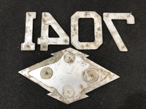 神戸市交通局　側面　車番・局章（1407-1）