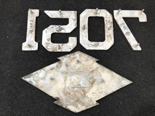 神戸市交通局　側面　車番・局章（1507-1）