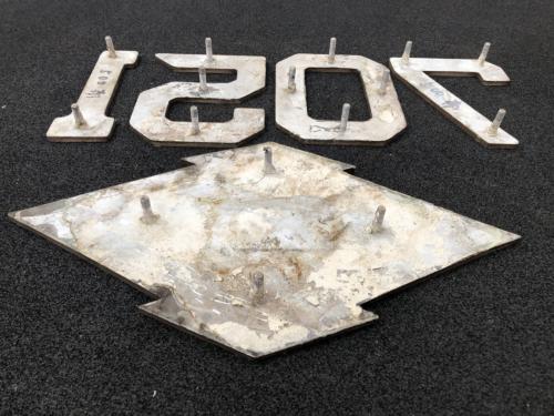 神戸市交通局　側面　車番・局章（1507-1）