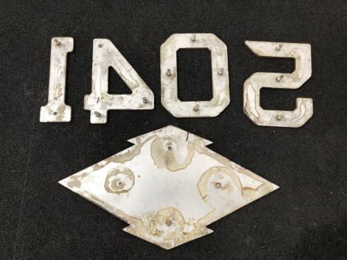 神戸市交通局　側面　車番・局章（1405-1）