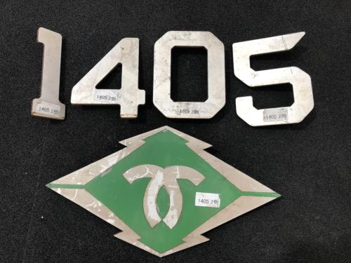 神戸市交通局　側面　車番・局章（1405-2）