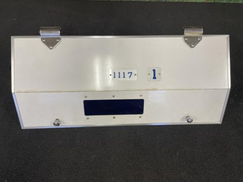 神戸市交通局　客室内貫通路上　車番表示板付（1117号車）