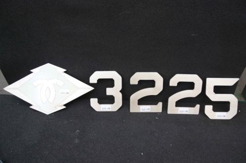 神戸市交通局　側面　車番・局章（3225-2）