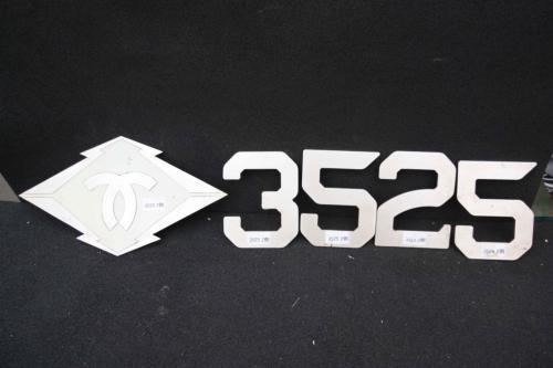 神戸市交通局　側面　車番・局章（3525-2）