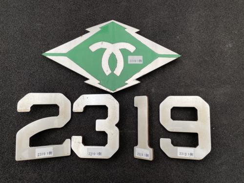 神戸市交通局　側面　車番・局章（2319-1）