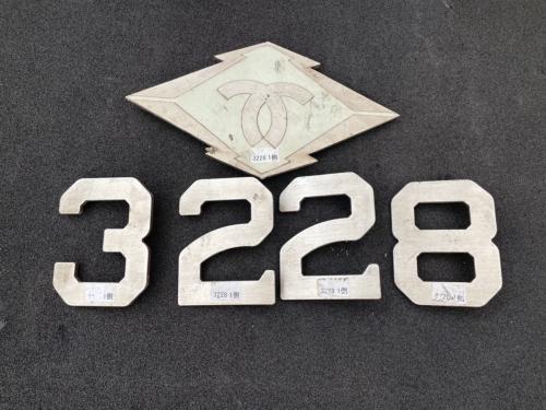 神戸市交通局　側面　車番・局章（3228-2）