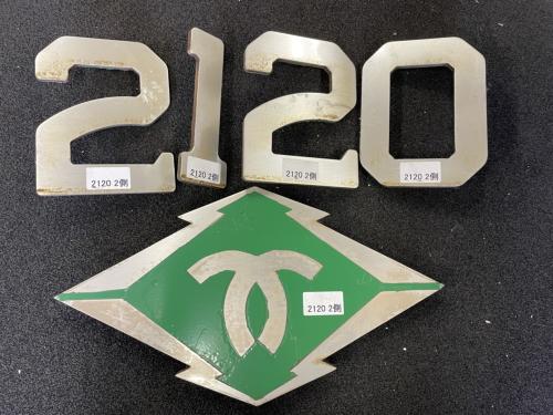 神戸市交通局　側面　車番・局章（2120-2）