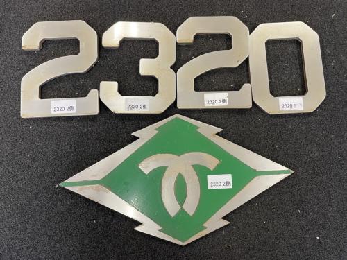 神戸市交通局　側面　車番・局章（2320-2）