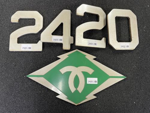 神戸市交通局　側面　車番・局章（2420-2）