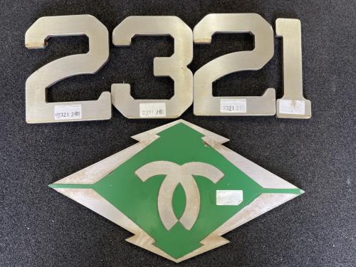 神戸市交通局　側面　車番・局章（2321-2）