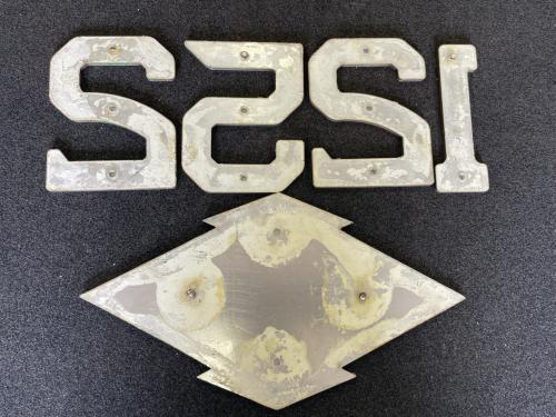 神戸市交通局　側面　車番・局章（2521-2）