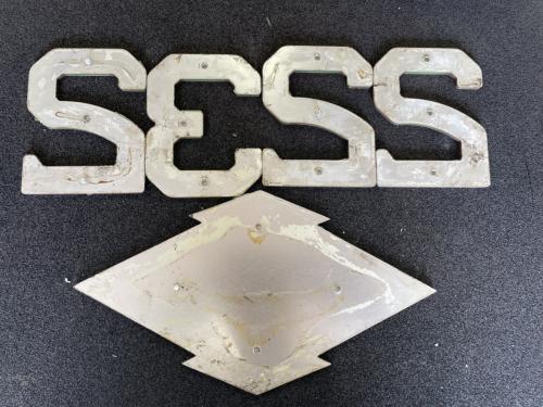 神戸市交通局　側面　車番・局章（2322-1）