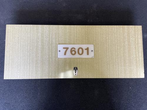 神戸市交通局　客室内車番表示板（蓋付　7601号車）