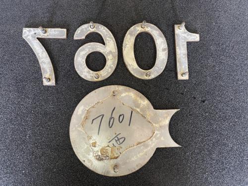 神戸市交通局　側面　車番・局章(7601-1)