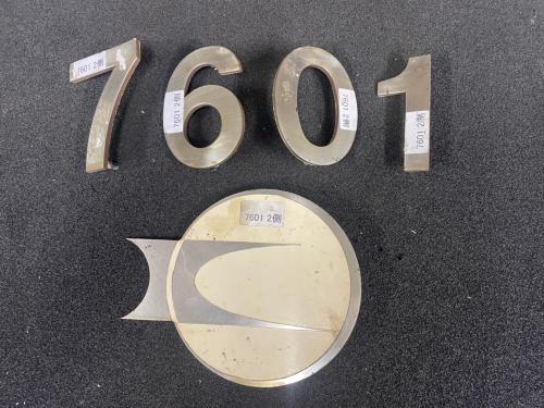 神戸市交通局　側面　車番・局章(7601-2)