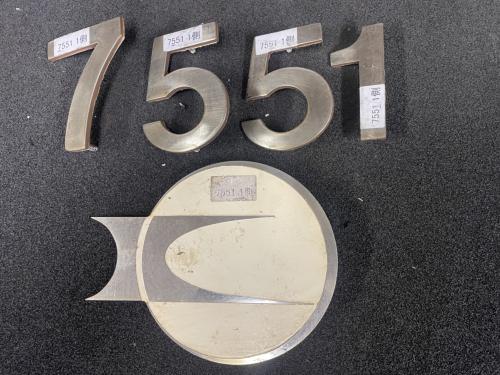 神戸市交通局　側面　車番・局章(7551-1)