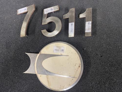 神戸市交通局　側面　車番・局章(7511-1)