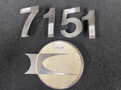 神戸市交通局　側面　車番・局章(7151-1)